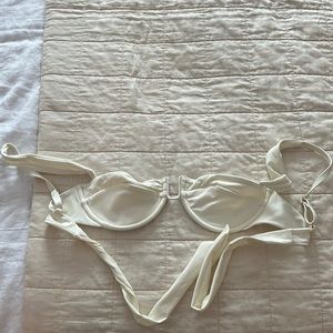 Monday swimwear Cala roja top petite ivory